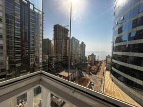 Apartamento com 03 suítes na meia praia